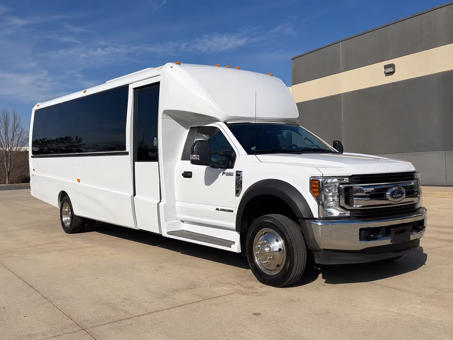 airport transfer buses serving jfk and laguardia