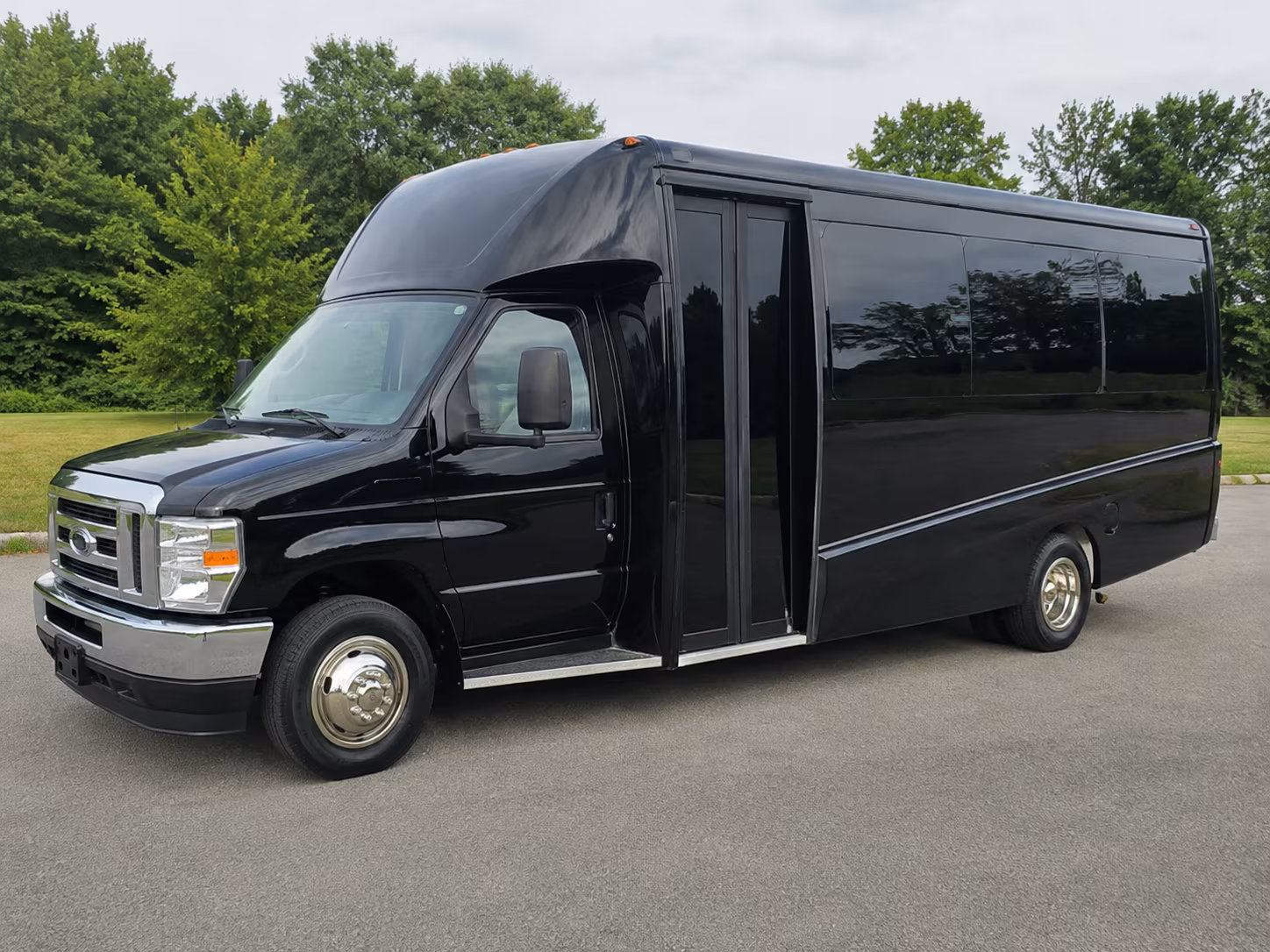charter bus rentals for queens history and civic field trips