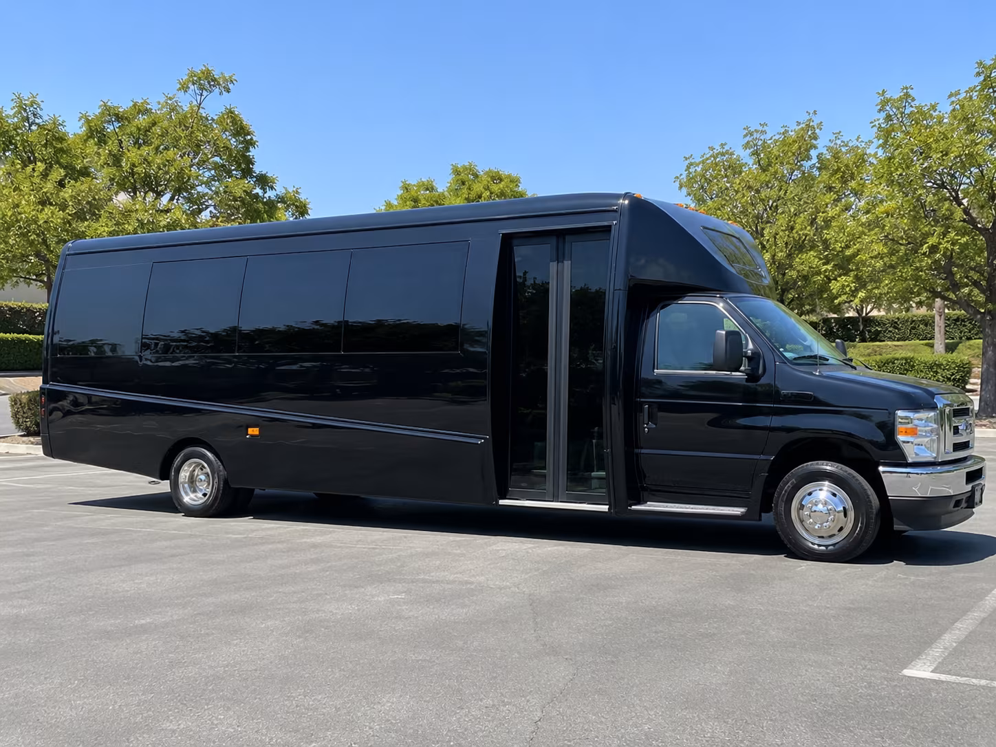 field trip buses for queens college campus visits and academic programs