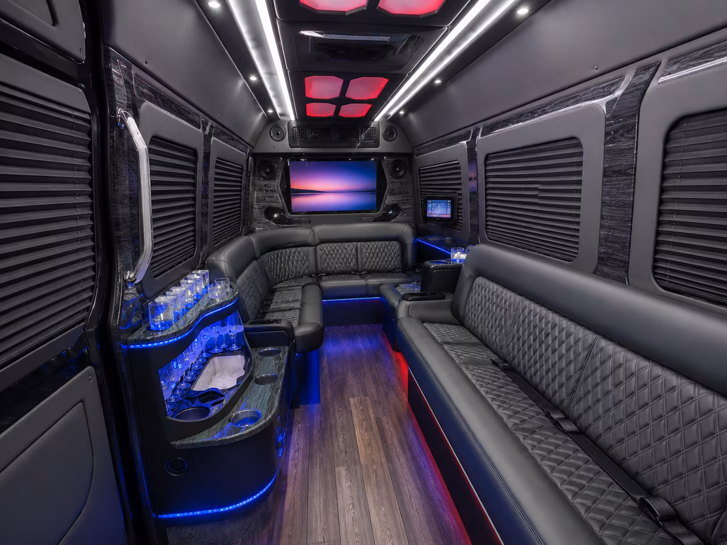 queens 18 passenger party bus