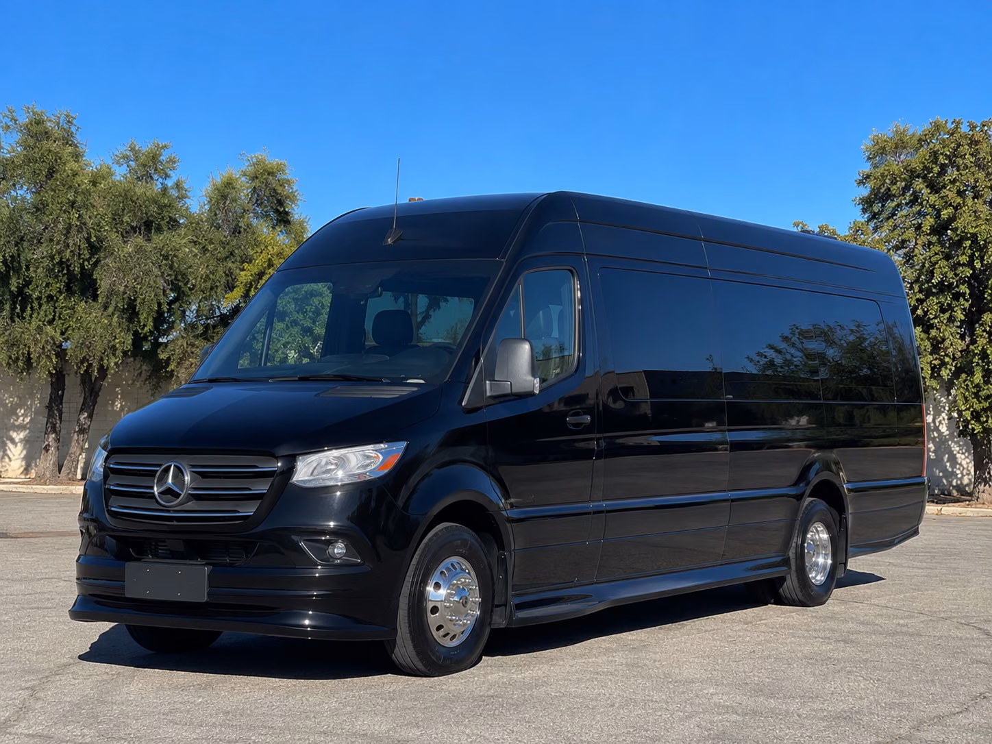 transportation serving queens and nearby cities